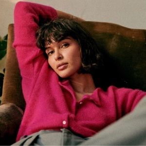 Gaspard cardigan on fushia